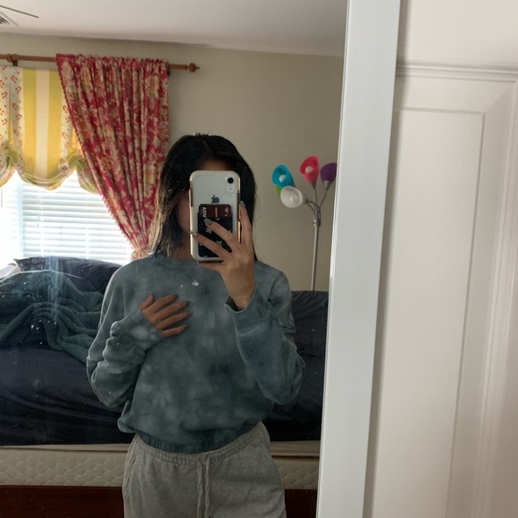 Garage Stassie Cropped Sweatshirt - Picture 9 of 9